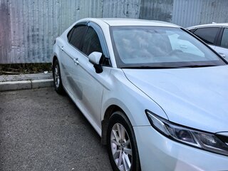 2019 Toyota Camry VIII (XV70), белый, 2200000 рублей, вид 1
