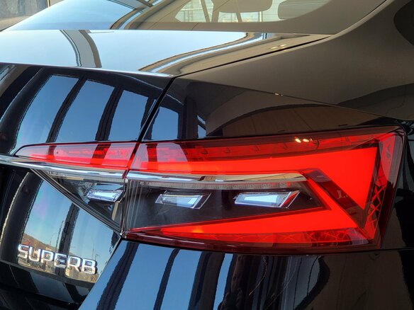 2025 Skoda Superb III Рестайлинг, чёрный - вид 6
