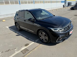 2020 Volkswagen Tiguan II Рестайлинг, чёрный, 4100000 рублей, вид 2
