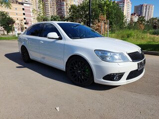 2010 Skoda Octavia RS II Рестайлинг, белый, 1550000 рублей, вид 2