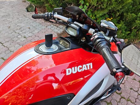 2013 Ducati Diavel, красный, 1004450 рублей, вид 4
