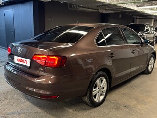2015 Volkswagen Jetta VI Рестайлинг, коричневый, 1030000 рублей, вид 3