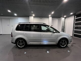 2010 Volkswagen Touran I Рестайлинг, серебристый, 584000 рублей, вид 2