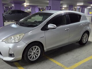2013 Toyota Aqua I, серый, 850000 рублей, вид 2