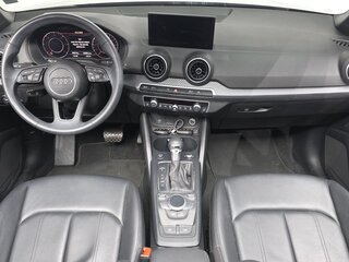 2020 Audi Q2 35 TDI I Рестайлинг, серебристый, 2115000 рублей, вид 4