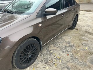 2016 Volkswagen Polo V Рестайлинг, коричневый, 1030000 рублей, вид 4