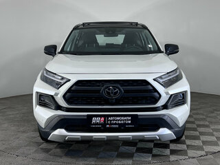 2025 Toyota RAV4 V (XA50), белый, 4099000 рублей, вид 2