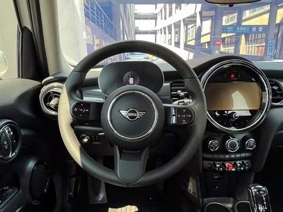 2023 Mini Hatch One III (F55/F56) Рестайлинг 2, белый, 2148400 рублей - вид 7