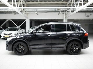 2020 Volkswagen Tiguan II Рестайлинг, чёрный, 3380000 рублей, вид 4
