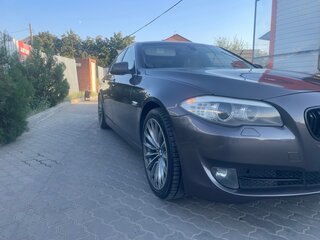 2011 BMW 5 серии 528i VI (F10/F11/F07), коричневый, 1350000 рублей, вид 3
