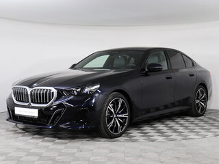 2026 BMW 5 серии 530i xDrive VIII (G60/G61/G68), синий, 9750000 рублей, вид 2