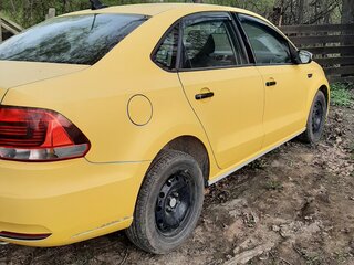 2018 Volkswagen Polo V Рестайлинг, жёлтый, 800000 рублей, вид 3