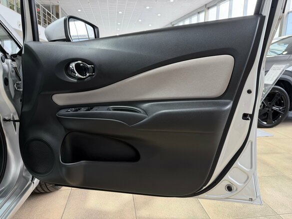 2020 Nissan Note e-Power II Рестайлинг, серебристый, 1300000 рублей - вид 23