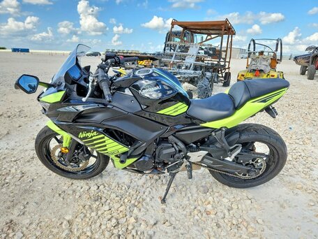 2026 Kawasaki Ninja 650, зелёный, 717641 рублей, вид 3