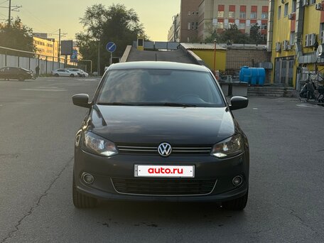 2015 Volkswagen Polo V, серый, 690000 рублей, вид 2