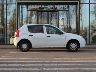 2013 Renault Sandero I, белый, 556000 рублей, вид 3