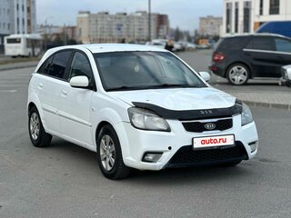 2009 Kia Rio II, белый, 450000 рублей, вид 1