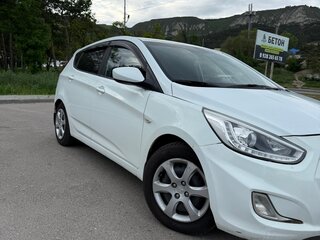 2013 Hyundai Solaris I, белый, 600000 рублей, вид 2
