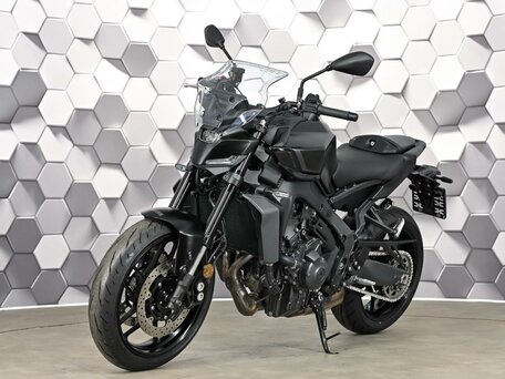 2024 Yamaha MT-09 (FZ-09), чёрный, 1179000 рублей, вид 2