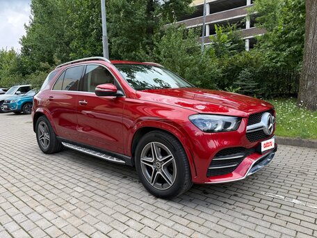2020 Mercedes-Benz GLE 300 d II (V167), красный, 5550000 рублей, вид 4