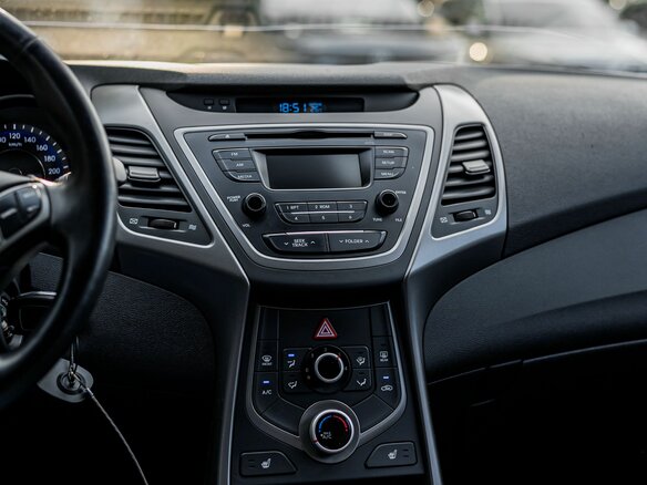 2015 Hyundai Elantra V (MD) Рестайлинг, белый, 850000 рублей - вид 6