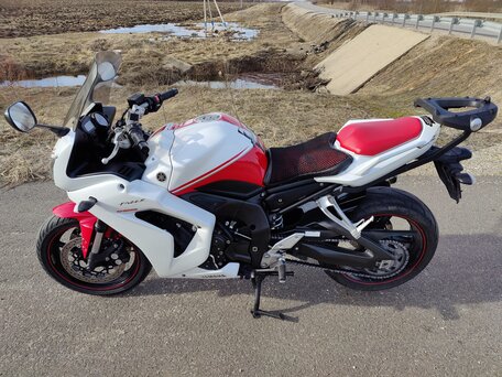 2010 Yamaha FZ1, белый, 550000 рублей, вид 2
