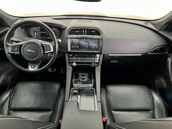 2019 Jaguar F-Pace I, серый, 3550000 рублей - вид 16