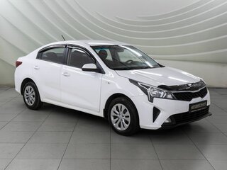 2021 Kia Rio IV Рестайлинг, белый, 1188000 рублей, вид 1