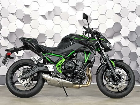 2026 Kawasaki Z 650, чёрный, 925000 рублей, вид 3
