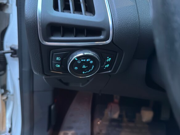 2013 Ford Focus III, белый - вид 17