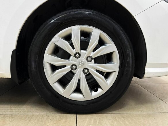 2021 Hyundai Solaris II Рестайлинг, белый, 1560000 рублей - вид 16
