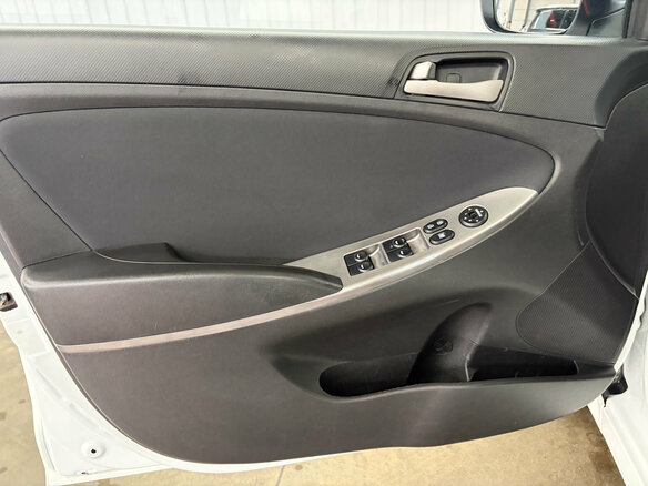 2015 Hyundai Solaris I Рестайлинг, белый, 1047000 рублей - вид 15