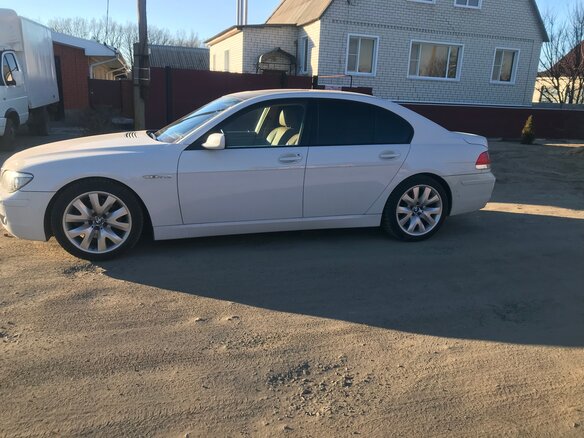 2005 BMW 7 серии 740i IV (E65/E66) Рестайлинг, белый, 1380000 рублей - вид 1