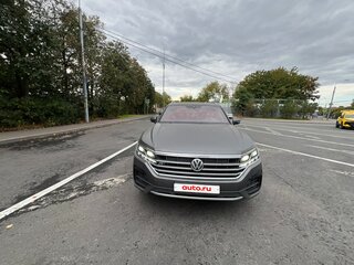 2019 Volkswagen Touareg III, серый, 5150000 рублей, вид 3