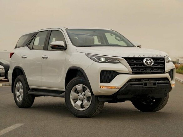 2025 Toyota Fortuner II Рестайлинг, белый, 5000000 рублей - вид 2