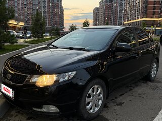 2012 Kia Cerato 6-speed II, чёрный, 900000 рублей, вид 2