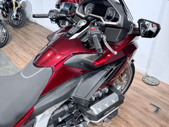 2023 Honda GL 1800 Gold Wing, красный - вид 15