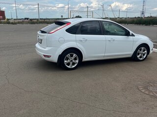 2010 Ford Focus II Рестайлинг, белый, 600000 рублей, вид 5
