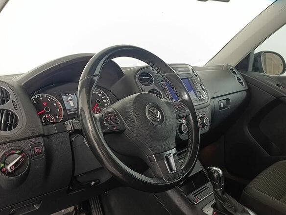 2011 Volkswagen Tiguan I Рестайлинг, чёрный, 1280000 рублей - вид 8