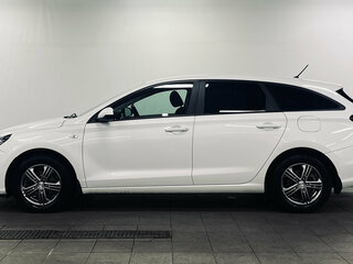 2023 Hyundai i30 III Рестайлинг 2, белый, 1690000 рублей, вид 4