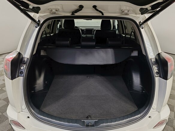 2018 Toyota RAV4 IV (XA40) Рестайлинг, белый, 2075000 рублей - вид 8