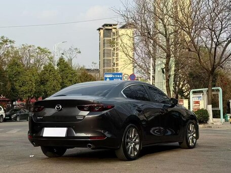 2022 Mazda 3 Axela IV (BP), серый, 1659000 рублей, вид 4