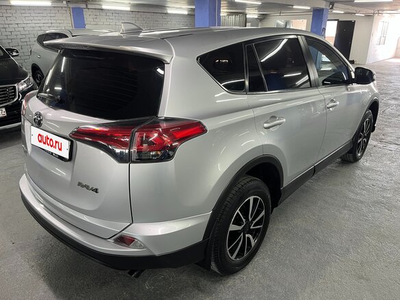 2018 Toyota RAV4 IV (XA40) Рестайлинг, серебристый, 2099000 рублей - вид 4