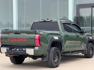 2023 Toyota Tundra CrewMax III, зелёный, 7590000 рублей, вид 3