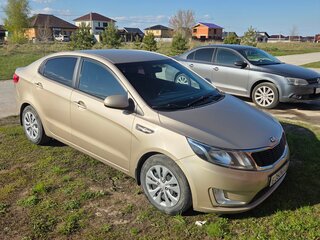 2015 Kia Rio 6-speed III, бежевый, 870000 рублей, вид 3