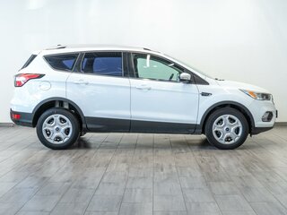 2017 Ford Kuga II Рестайлинг, белый, 1529000 рублей, вид 5