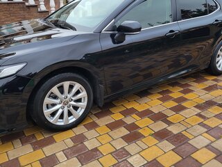 2020 Toyota Camry VIII (XV70), чёрный, 2550000 рублей, вид 5