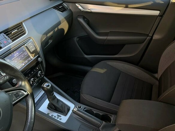 2017 Skoda Octavia III (A7) Рестайлинг, белый, 1689000 рублей - вид 10