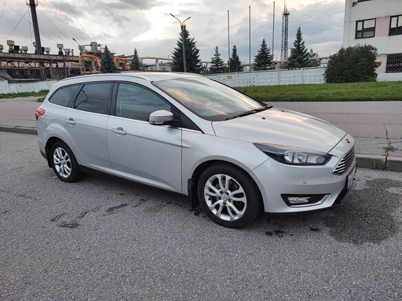 2016 Ford Focus III Рестайлинг, серебристый, 1050000 рублей - вид 3