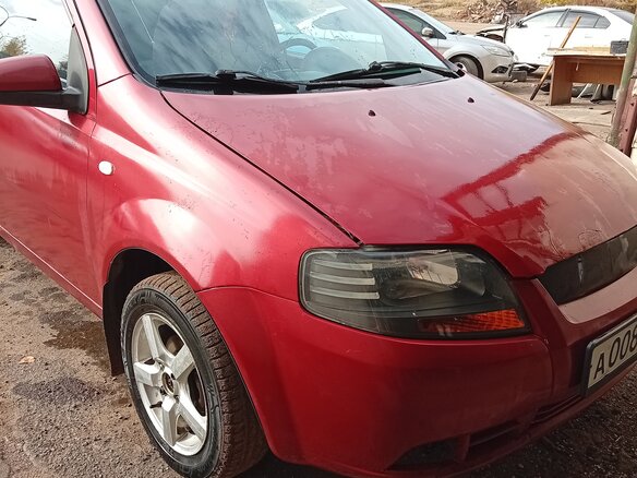 2005 Chevrolet Aveo I, красный